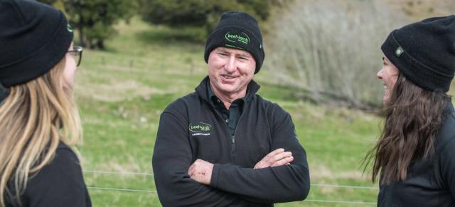 image of farmer council member talking to B+LNZ staff