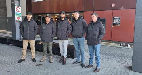 image of Maori farmers in B+LNZ gear