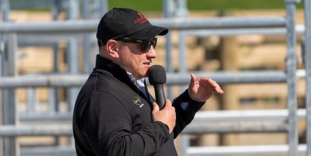 image of Charles Taituha speaking at Ahuwhenua Awards field day