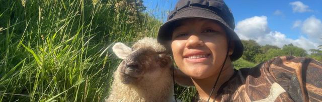 Image of Kyaria Warbrick and sheep Kyaria Warbrick