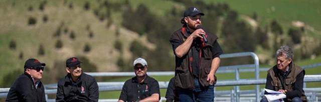 Ahuwhenua field day image of farmers at Ahuwhenua field day